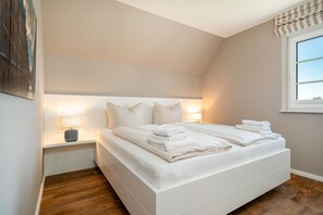 2 bedrooms, WiFi - Wind in the trees - Luxurious vacation home "Wind in the trees" right by the water (Greetsiel)