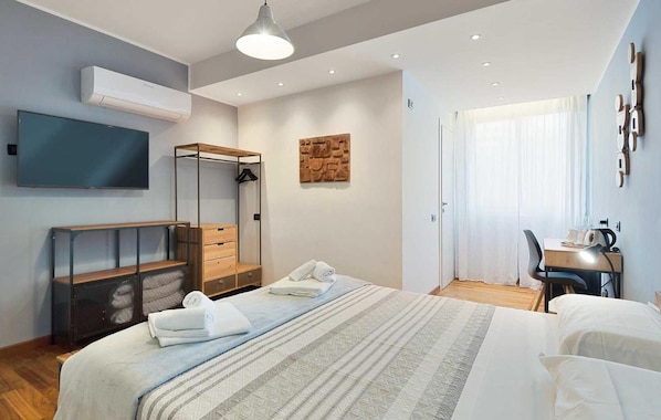 Luxury Studio Suite, Balcony, Park View | In-room safe, desk, laptop workspace, free WiFi - La Rosa del Golfo dei Poeti (La Spezia)