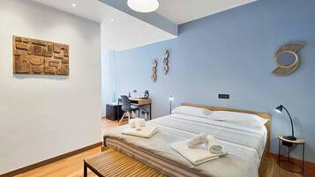 Luxury Studio Suite, Balcony, Park View