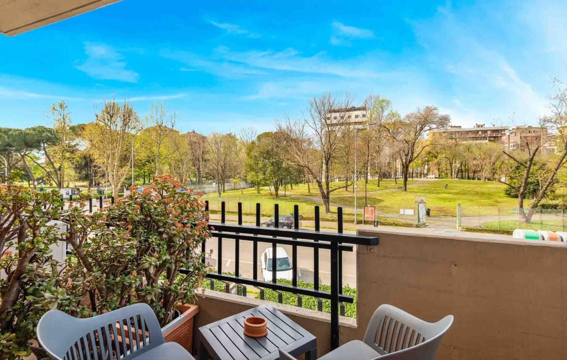 Luxury Studio Suite, Balcony, Park View | Balcony view