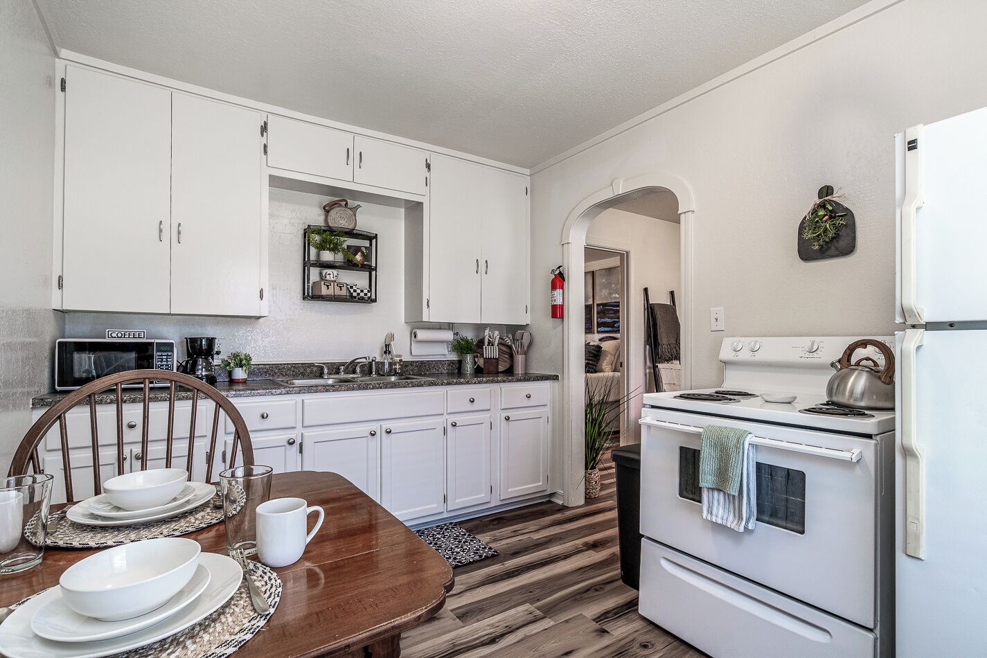 Frigorifero, microonde, forno, piano cottura