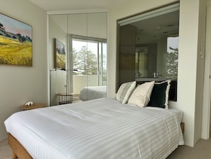 2 bedrooms, iron/ironing board, WiFi, bed sheets - Stunning 2 Bed Apartment in Best Beachfront Location (Manly)