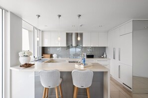 Fridge, microwave, oven, stovetop - Stunning 2 Bed Apartment in Best Beachfront Location (Manly)
