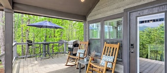 Cozy Cabin in Enchanting Franklin with AC