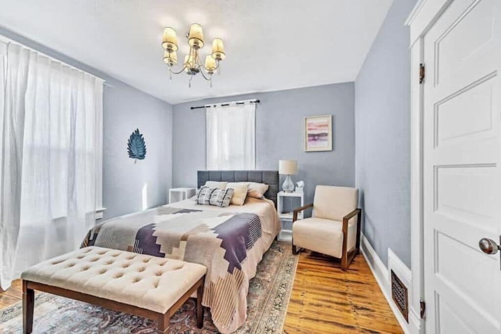 3 bedrooms, iron/ironing board, free WiFi, bed sheets