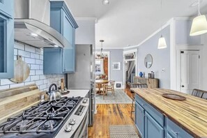 Mikroaaltouuni, uuni, liesi, astianpesukone