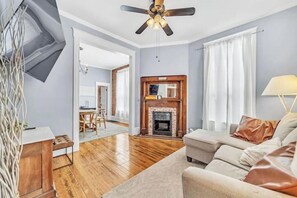 TV - Historic Charmer! (Pueblo)