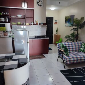 Interior - 1-bedroom condo with a magnificent Manila Bay sunset view. (Manila)