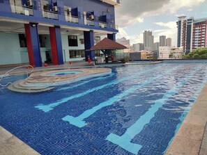 Pool - 1-bedroom condo with a magnificent Manila Bay sunset view. (Manila)