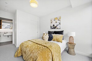 3 habitaciones, escritorio, wifi y ropa de cama 