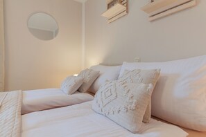 1 bedroom, WiFi, bed sheets