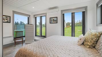 3 bedrooms, travel crib, free WiFi, bed sheets
