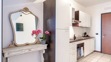 Frigorifero, forno, piano cottura, lavastoviglie