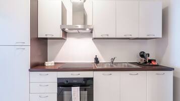 Kühlschrank, Ofen, Herdplatte, Geschirrspüler