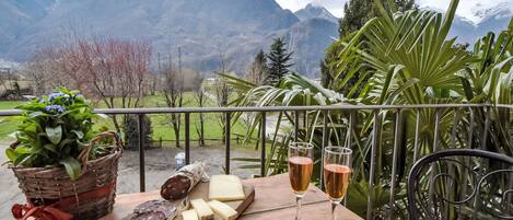 屋外ダイニングエリア