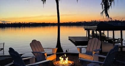 Welcome to our home! Lakefront Living, Where Beautiful Sunsets are unforgettable