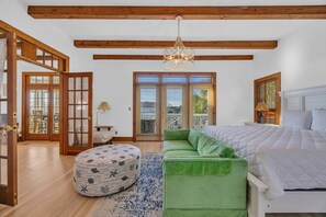 4 chambres, bureau, fer et planche à repasser, accès au Wi-Fi (inclus)