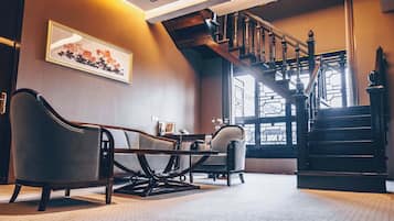 Deluxe Loft, 2 Bedrooms, 2 Bathrooms, Garden View | Living area | 42-inch LCD TV with cable channels