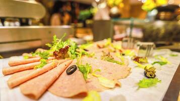 Tägliches inbegriffenes Frühstück zur Selbstbedienung