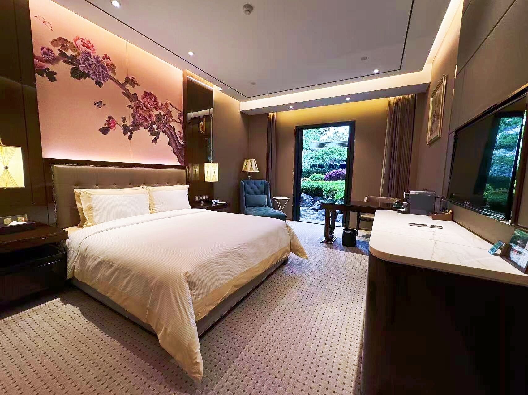 Doppia Elite, 1 letto king, servizio di pulizie disponibile, sul cortile | Biancheria da letto di alta qualità, copriletto in piuma