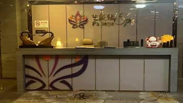 Deep-tissue massages, Thai massages, body wraps, reflexology