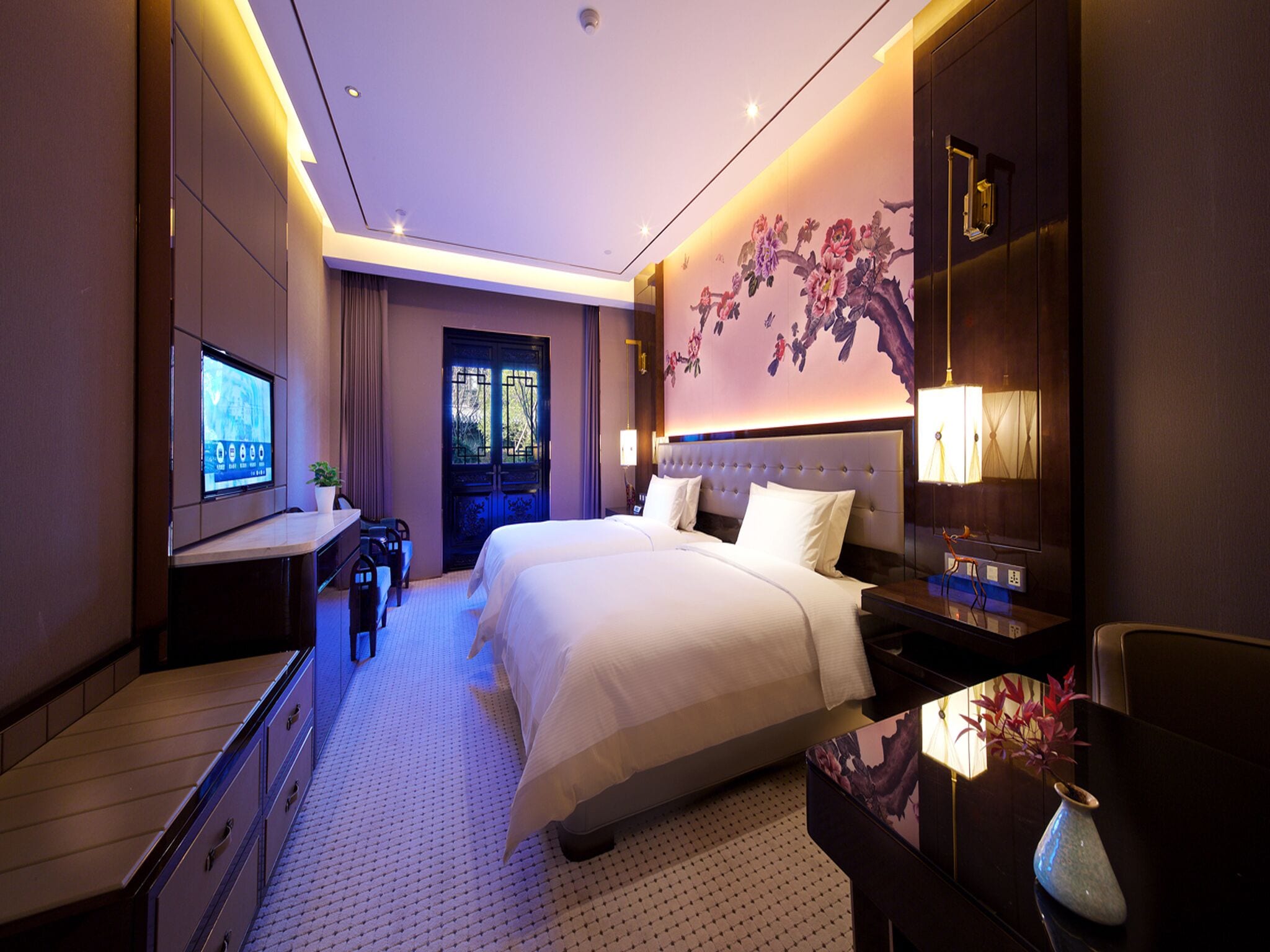 أغطية فراش متميزة وألحفة محشوة بالريش وأسرّة بطبقة علوية مريحة