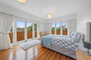 5 dormitorios, tabla de planchar con plancha, wifi gratis y ropa de cama