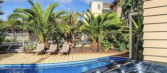 Kapiti Getaway - Fantastic location - Pool, Spa & Tennis Court