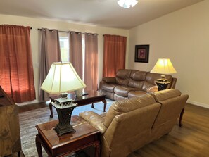 TV connectée, cheminée, baby-foot