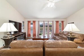 TV connectée, cheminée, baby-foot