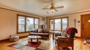 Smart TV, fireplace, DVD player, offices