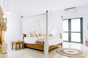 3 bedrooms, iron/ironing board, travel cot, free WiFi - Gorgeous 3 bedroom villa ,traditional style with all the modern conveniences. (Materam)