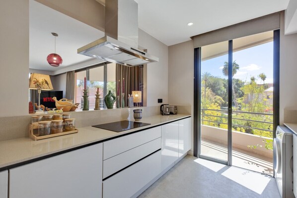 Fridge, microwave, dishwasher, coffee/tea maker