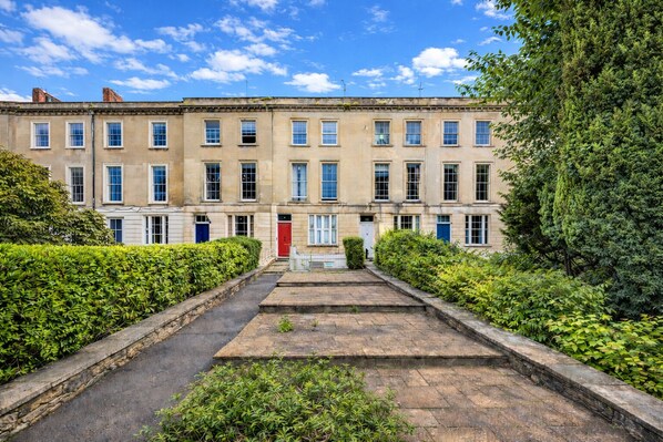 Exterior - Clifton Period Flat, Near Centre, Parking x1, Garden (Redland)