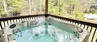 Fire Pit, Hot Tub & Game Room Getaway In Pocono mountain