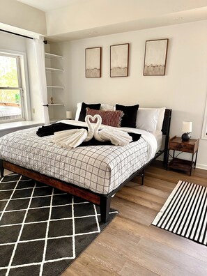 4 bedrooms, iron/ironing board, WiFi, bed sheets