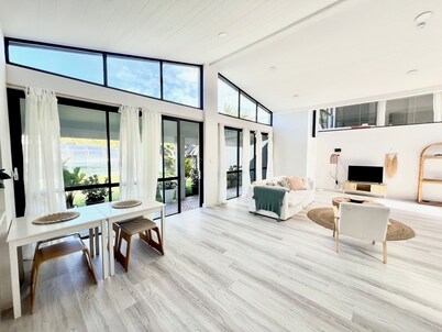 Amazing Ocean Villa close to Natural Rock Pools