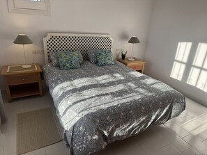 2 slaapkamers, een strijkplank/strijkijzer, reisbedje, gratis wifi