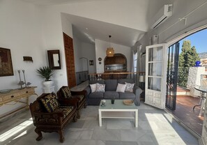 TV - Nerja Paradise Rentals - Villa Alaymar (Nerja)