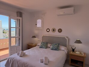 2 slaapkamers, een strijkplank/strijkijzer, reisbedje, gratis wifi