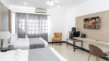 Phòng đôi hoặc 2 giường đơn Tiêu chuẩn, quang cảnh thành phố | 1 phòng ngủ, két bảo mật tại phòng, bàn