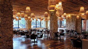 Restaurant - Pickwick Park View Hotel (Belize City)