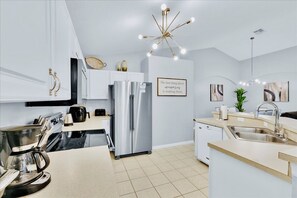 Micro-ondes, four, plaque de cuisson, lave-vaisselle