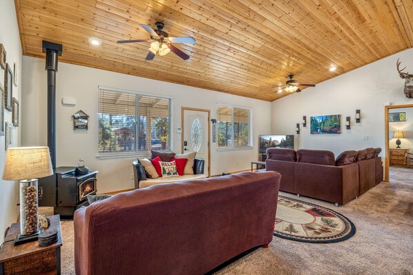 Smart TV, fireplace