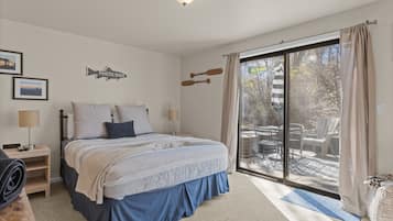 2 bedrooms, desk, iron/ironing board, travel crib