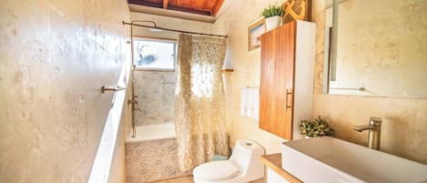 Apartment, 2 Bedrooms, Smoking | Bathroom