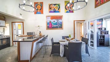 Apartment, 2 Bedrooms, Smoking | Dining room