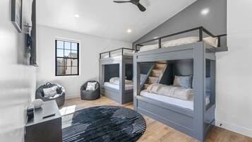6 habitaciones, tabla de planchar con plancha y cuna de viaje