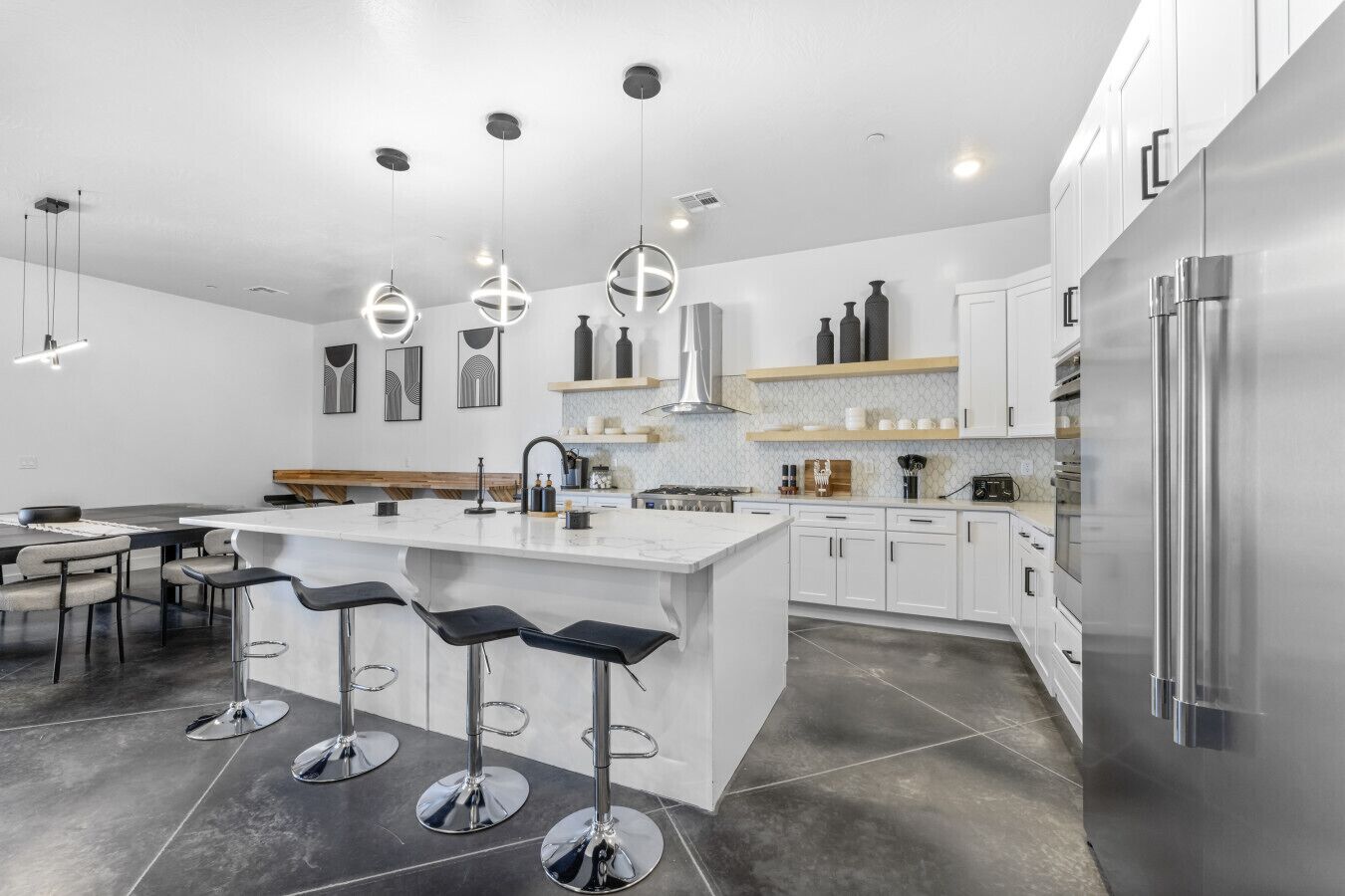 ثلاجة، ميكروويف، فرن، موقد طهي مسطح