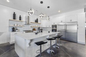 Fridge, microwave, oven, stovetop - BRAND NEW HOME! RDO is the place to be! Large Pool, small putting green! (Hurricane)